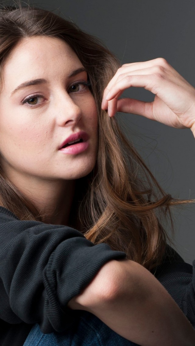 Shailene Woodley, The Secret Life of the American Teenager, The Fault in our stars, Divergent, sand, vest (vertical)