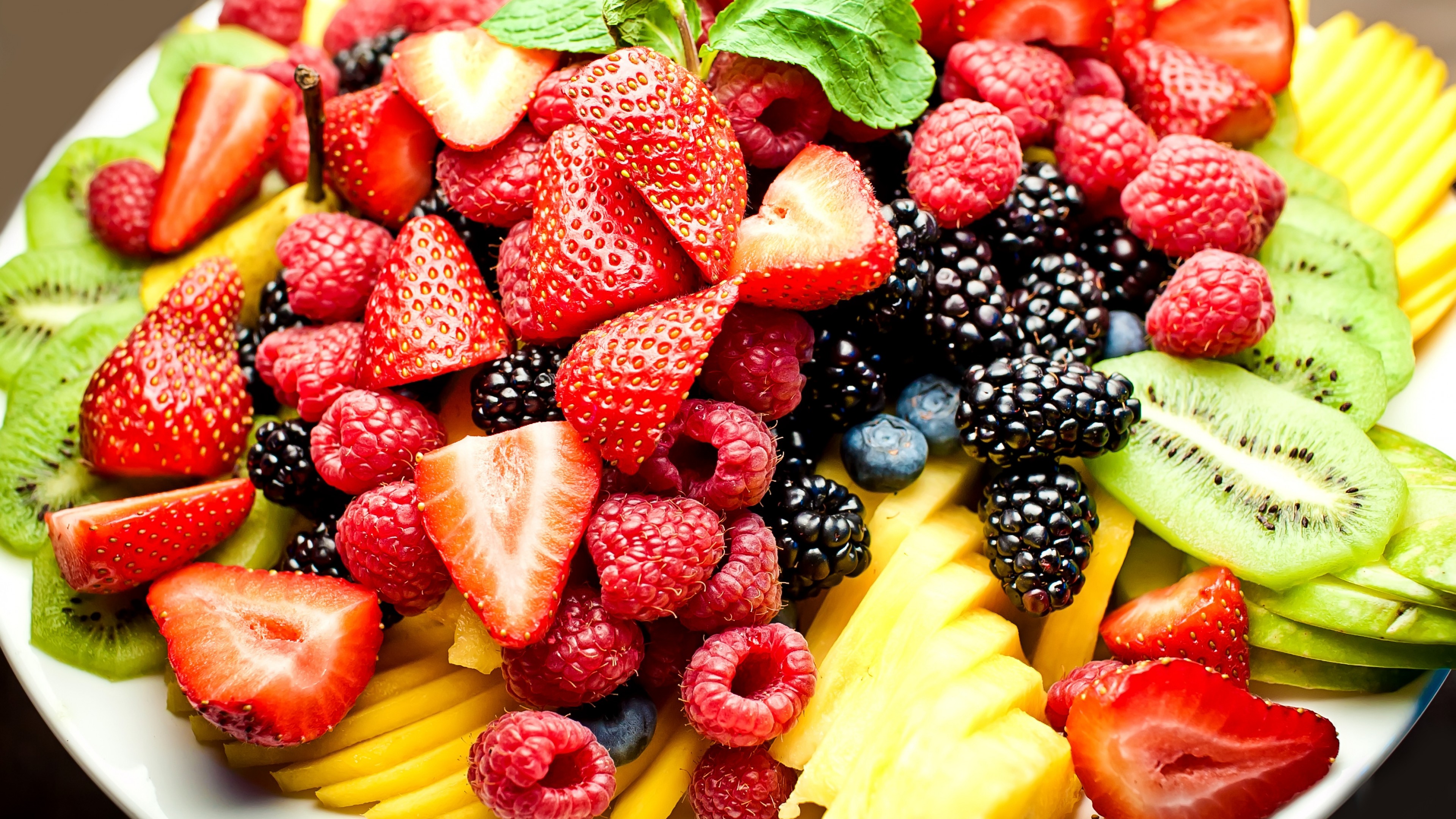 Картинки на обои. Яркие фрукты. Красивые яркие фрукты. Сочные фрукты. Летние фрукты.
