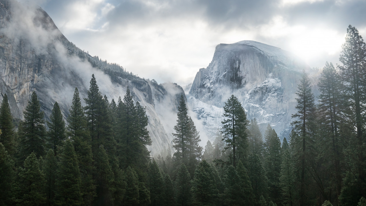 Hình nền Yosemite 4k 5k 8k rừng Apple OSX sẽ làm cho bạn trông như bạn đang ở Yosemite Park thực sự. Tận hưởng khung cảnh núi non xanh rực rỡ và mây trắng bay bổng ngay trên màn hình của bạn. Tại sao không khám phá vẻ đẹp của Yosemite ngay từ bàn làm việc của bạn?