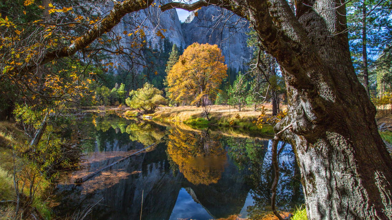 Vùng Yosemite của Mỹ chắc chắn là một trong những nơi đẹp nhất thế giới. Và bức ảnh Yosemite 5K sẽ giúp bạn lưu giữ lại vẻ đẹp nên thơ hoá của nó. Hãy để hình nền huyền ảo này trở thành nguồn cảm hứng cho tâm trí và tinh thần của bạn.